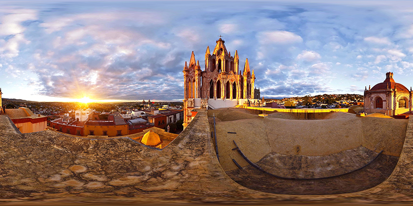 Pinche en la imagen desde la que divisa San Miguel de Allende. Le aguarda un viaje espectacular a través de la pantalla.